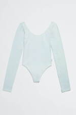 カルバン・クラインとBLACKPINK・ジェニーの限定コレクション、手書きロゴ入りTシャツ＆ジーンズ｜写真9