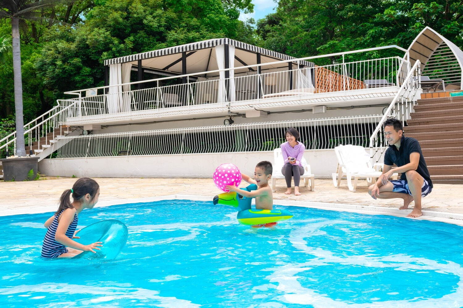 ホテルニューオータニ東京、幕張、大阪の屋外プールがオープン - 夜は幻想的なナイトプールに｜写真5