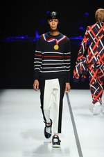 ヨシオクボ 2014-15年秋冬コレクション - スポーツエレガントをハイコントラストで｜写真19