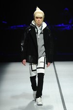 ヨシオクボ 2014-15年秋冬コレクション - スポーツエレガントをハイコントラストで｜写真30