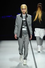 ヨシオクボ 2014-15年秋冬コレクション - スポーツエレガントをハイコントラストで｜写真34