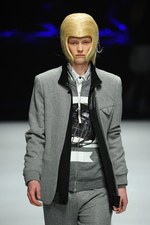 ヨシオクボ 2014-15年秋冬コレクション - スポーツエレガントをハイコントラストで｜写真35