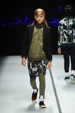 ヨシオクボ 2014-15年秋冬コレクション - スポーツエレガントをハイコントラストで｜写真54