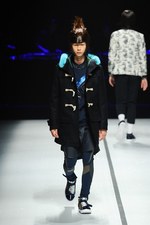 ヨシオクボ 2014-15年秋冬コレクション - スポーツエレガントをハイコントラストで｜写真61