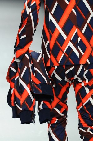 ヨシオクボ 2014-15年秋冬コレクション - スポーツエレガントをハイコントラストで｜写真18