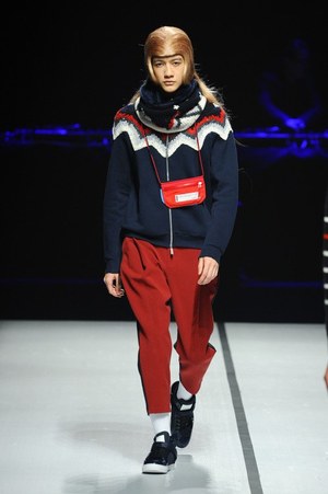 ヨシオクボ 2014-15年秋冬コレクション - スポーツエレガントをハイコントラストで｜写真21