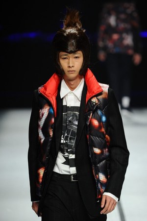 ヨシオクボ 2014-15年秋冬コレクション - スポーツエレガントをハイコントラストで｜写真29