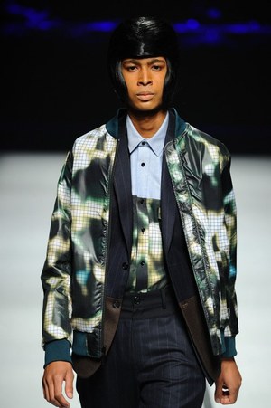 ヨシオクボ 2014-15年秋冬コレクション - スポーツエレガントをハイコントラストで｜写真53