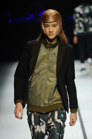 ヨシオクボ 2014-15年秋冬コレクション - スポーツエレガントをハイコントラストで｜写真55