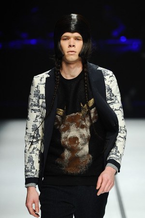 ヨシオクボ 2014-15年秋冬コレクション - スポーツエレガントをハイコントラストで｜写真60