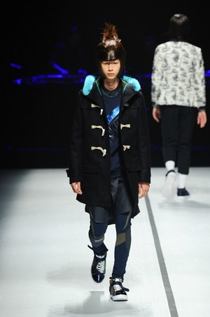 ヨシオクボ 2014-15年秋冬コレクション - スポーツエレガントをハイコントラストで｜写真61