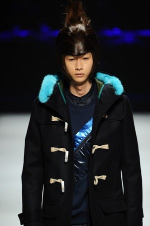 ヨシオクボ 2014-15年秋冬コレクション - スポーツエレガントをハイコントラストで｜写真62