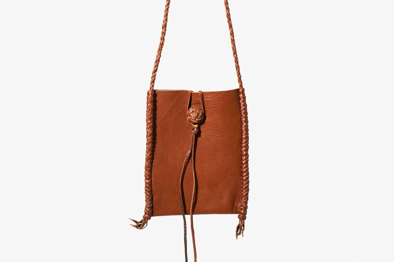 プロダクト｜ニードルズ“エゾシカ革”のレザーポーチ＆ネックレス、北海道発レザークラフト・アマリージョとコラボ