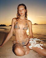 バーバリー23年夏のスイムウェア＆バッグ - チェック柄ビキニやショーツ、キャンバストートも｜写真7