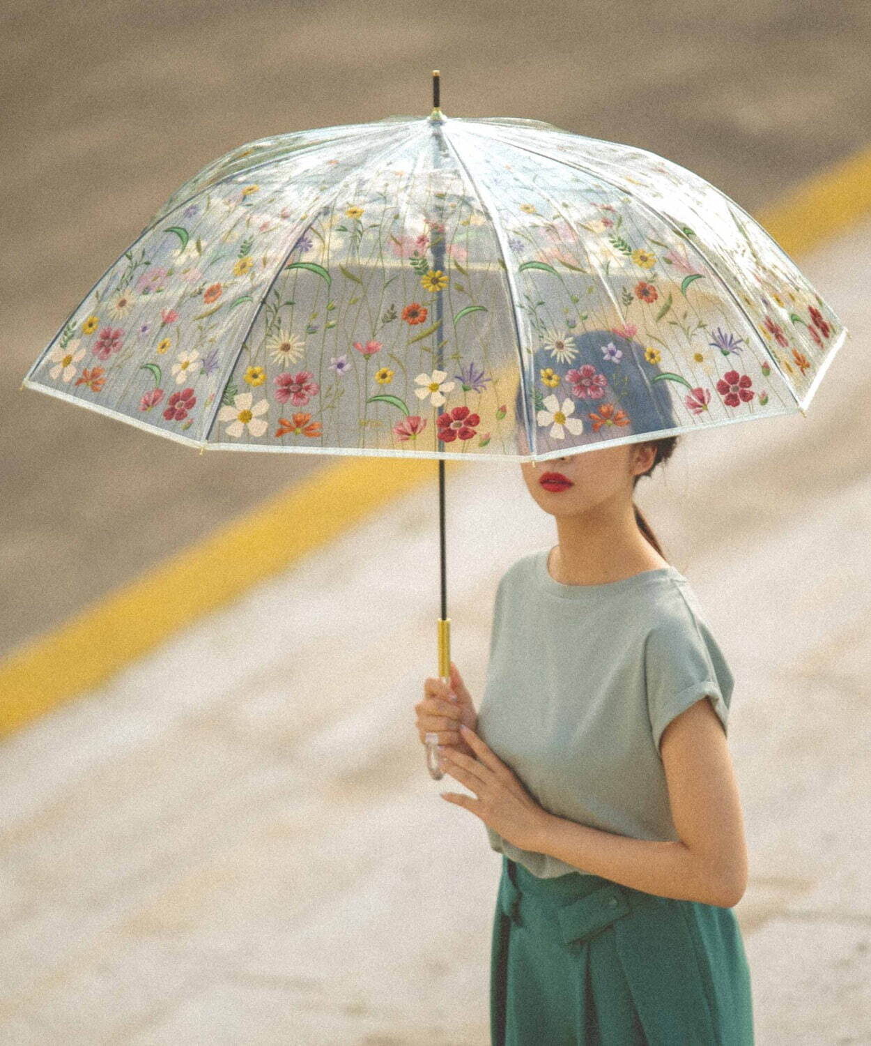 Wpc.、“刺繡風”フラワープリントの新作ビニール傘