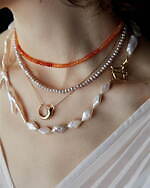 ヴァーミリオンの新作ジュエリー、“薔薇の神話”着想のパールネックレス＆マラカイト輝くピアスなど｜写真4