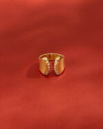 ヴァーミリオンの新作ジュエリー、“薔薇の神話”着想のパールネックレス＆マラカイト輝くピアスなど｜写真14