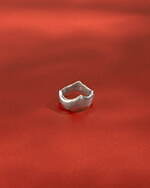 ヴァーミリオンの新作ジュエリー、“薔薇の神話”着想のパールネックレス＆マラカイト輝くピアスなど｜写真17