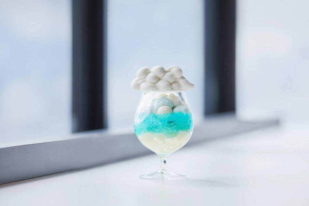 星野リゾート トマム「雲海テラス」が営業開始、“雲海＆青空”着想の雲パフェや愛犬用マカロンも｜写真1