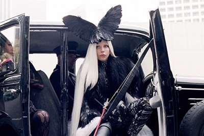 【動画】レディー・ガガ、最新MVでソマルタのスキンスーツを着用