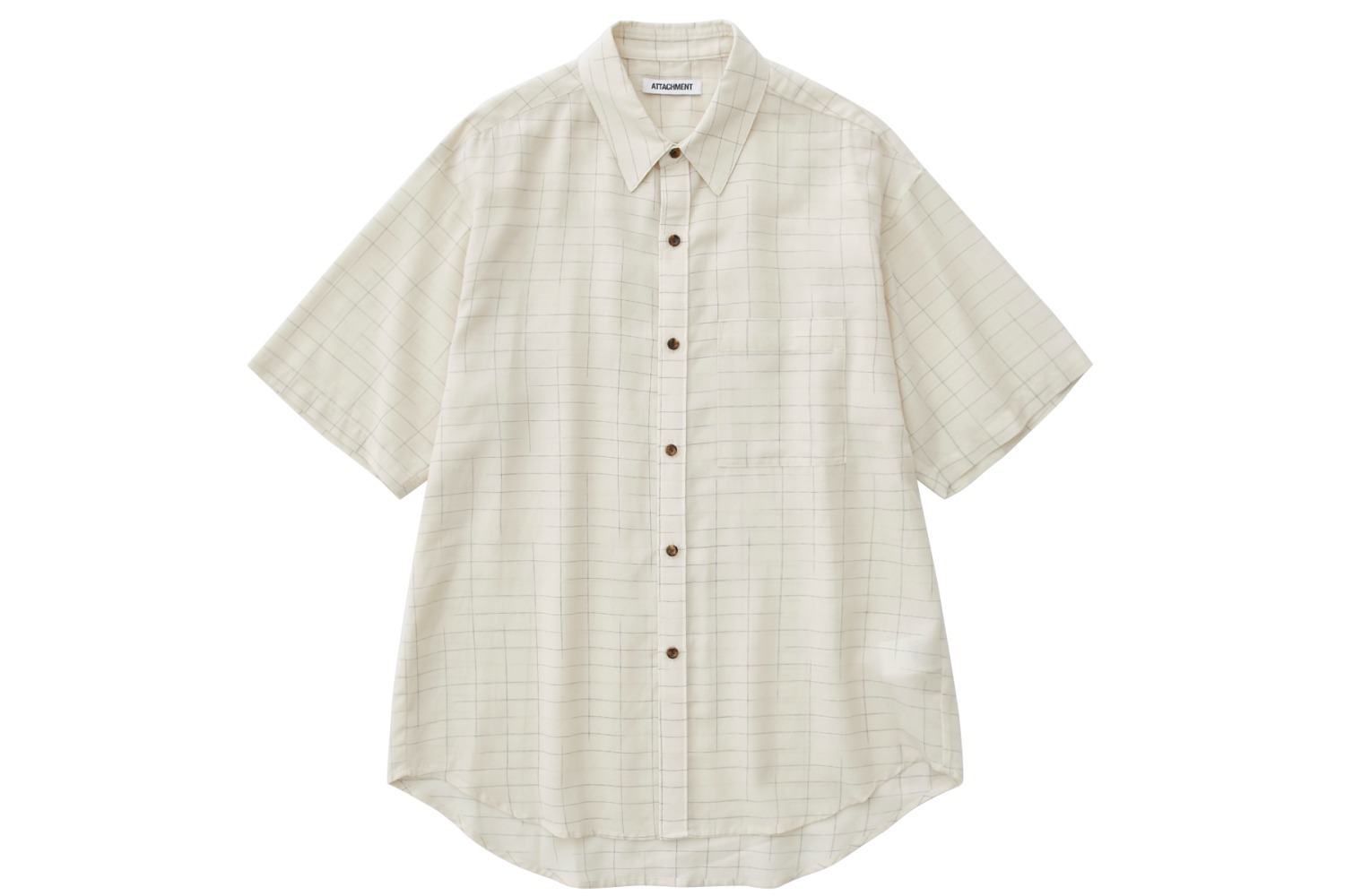 アタッチメント×ステュディオスのゆったりシャツ＆パンツ、ドレープを生む接触冷感素材を使用