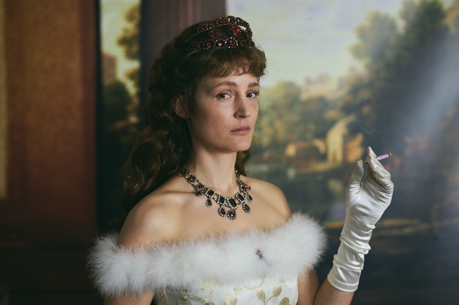 カンヌ国際映画祭｜映画『エリザベート 1878』オーストリア皇妃の自由を求めて旅立つ40歳の1年間を描く