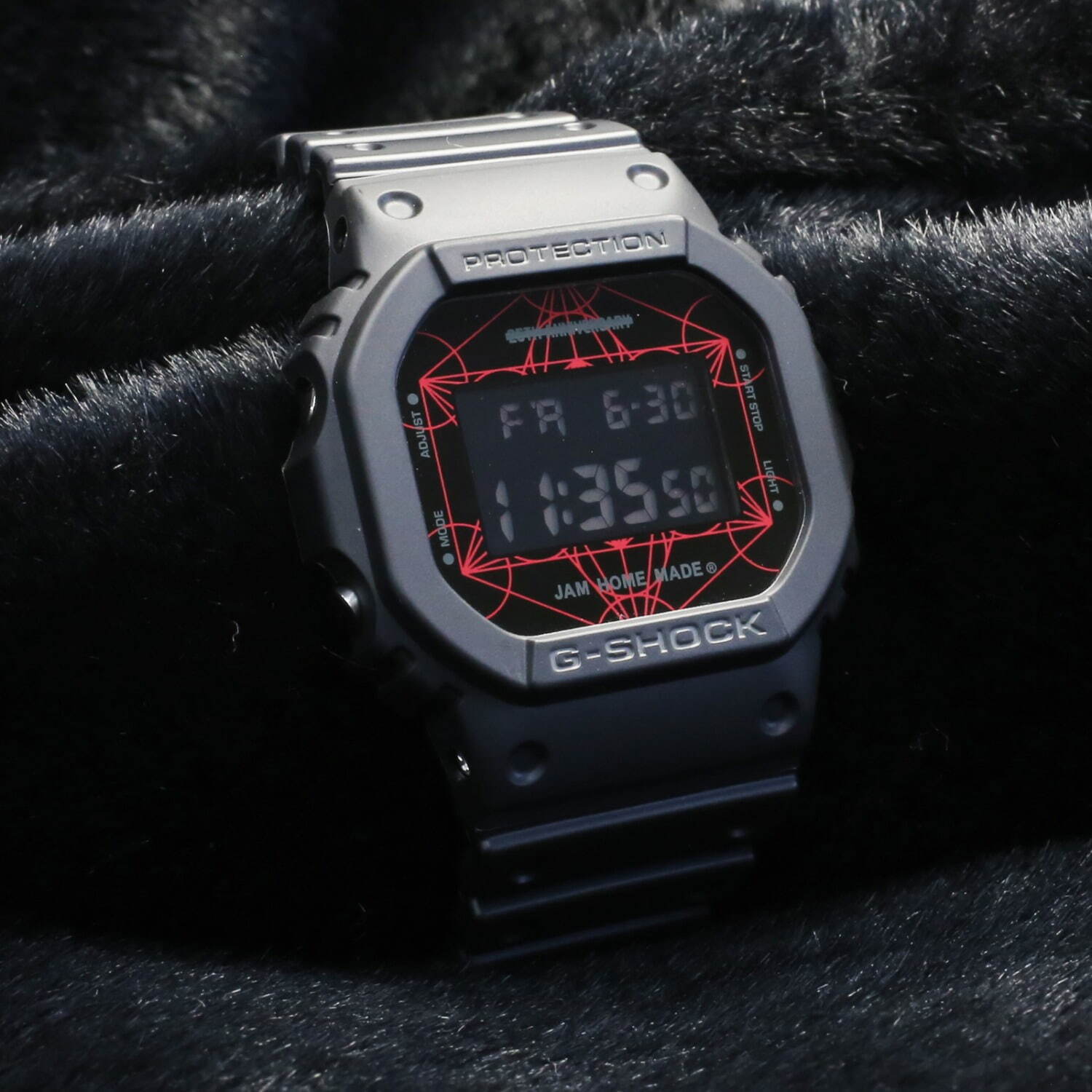 G-SHOCK×ジャムホームメイドの腕時計、“神秘的な幾何学模様”入り ...