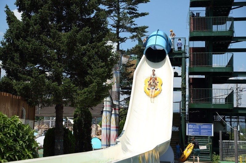 東京サマーランドの屋外プールがオープン、“日本最大級”流れるプールや巨大ウォータースライダー｜写真7