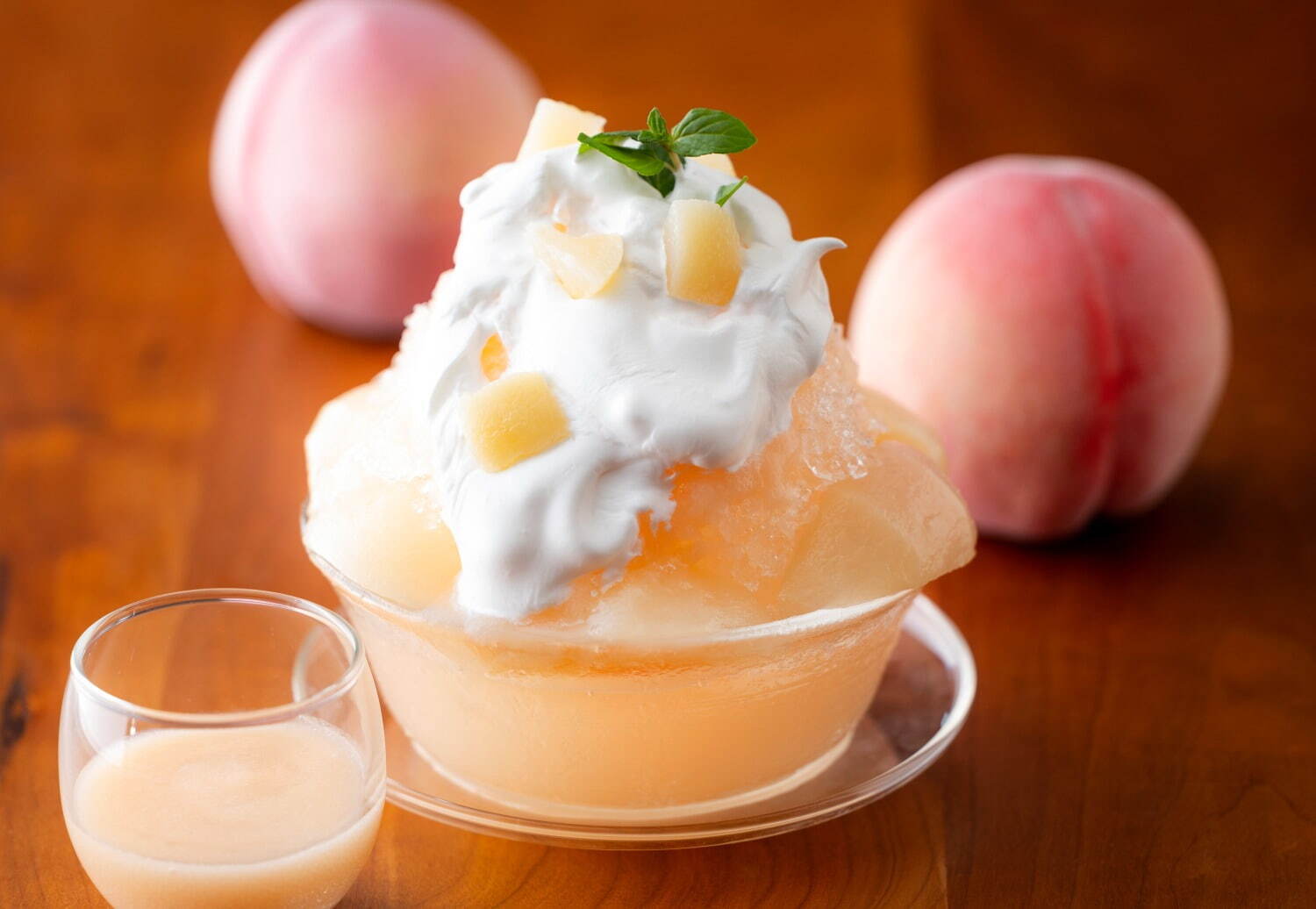 軽井沢マリオットホテル“夏苺と白桃”2種のかき氷、泡状のヨーグルトをトッピング｜写真3