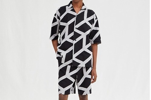 イッセイ ミヤケ「アイム メン」新作ウェア、大胆な折り目のシャツや幾何学模様のセットアップなど