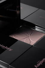 シスレー23年秋コスメ、人気アイライナーにゴールドラメ＆肌悩みをカバーするフェイスカラー新色｜写真12