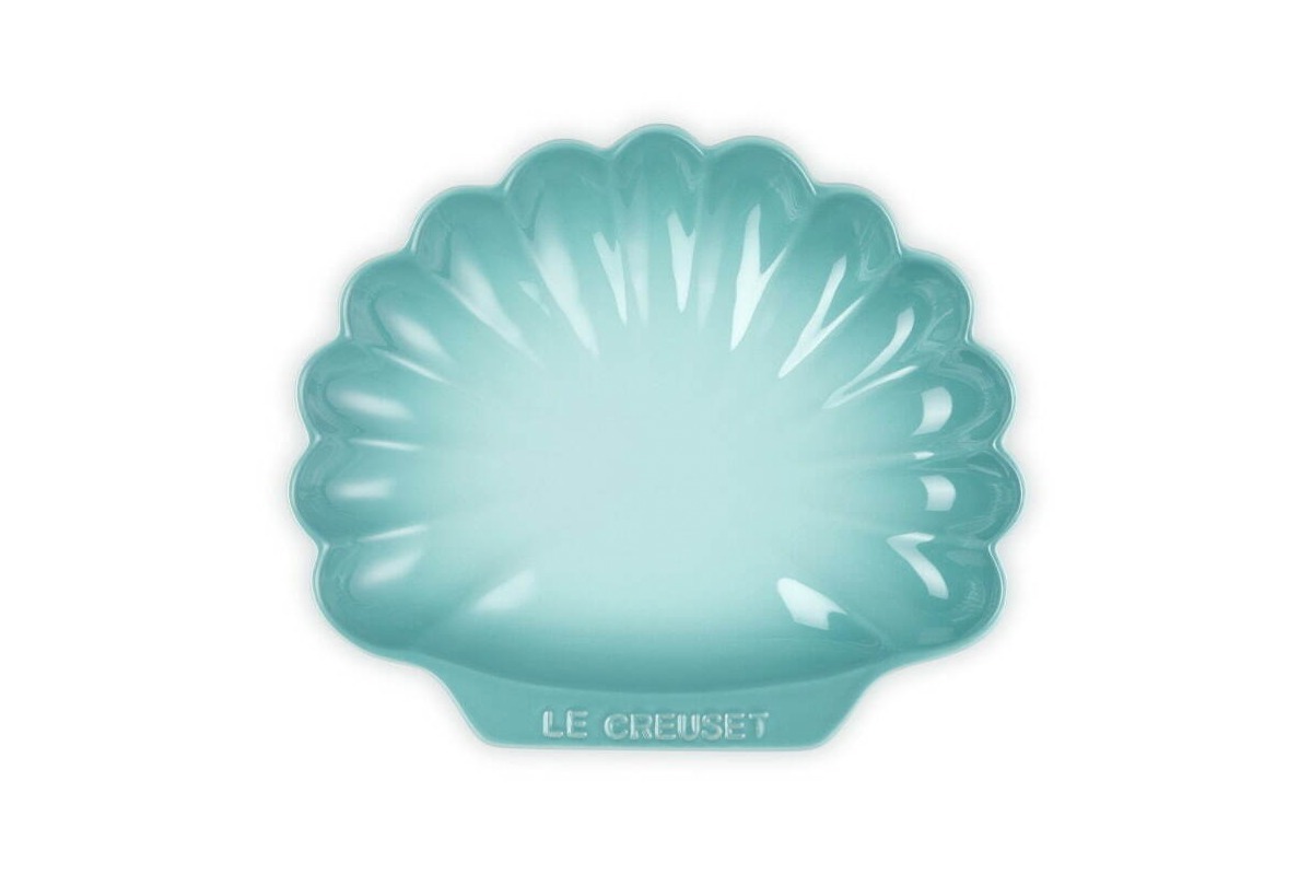 ル・クルーゼ夏限定“マリンテイスト”テーブルウェア、貝殻＆魚モチーフの海色食器など