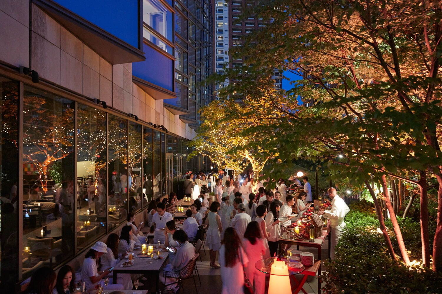 グランド ハイアット 東京“オールホワイト”がドレスコードの夜会「ソワレ ブランシュ」開催｜写真1