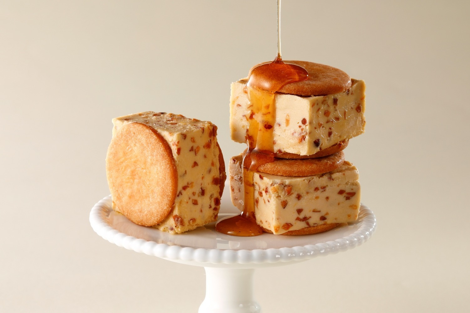 バームクーヘン｜「ザ・メープルマニア」限定“極厚クリーム”の「メープルバターサンド」、京王新宿の新店で