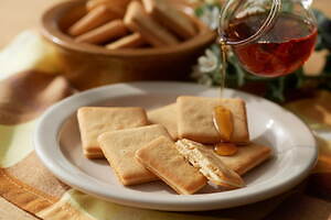 「ザ・メープルマニア」限定“極厚クリーム”の「メープルバターサンド」、京王新宿の新店で｜写真4