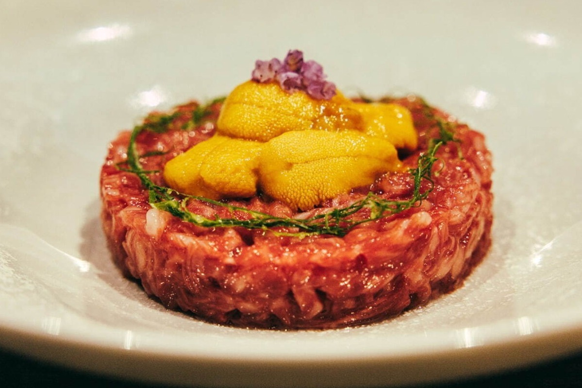 焼肉 / ホルモン / 牛タン｜焼肉うしごろ“生雲丹添え”和牛ユッケ＆うしごろエス“和牛と鰻”の手巻きなど、夏限定メニュー