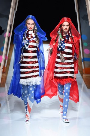 トクコ・プルミエヴォル(TOKUKO 1er Vol) 2014-15年秋冬ウィメンズコレクション  - 写真1