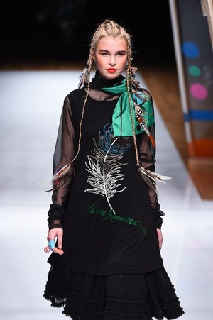 トクコ・プルミエヴォル(TOKUKO 1er Vol) 2014-15年秋冬ウィメンズコレクション  - 写真55