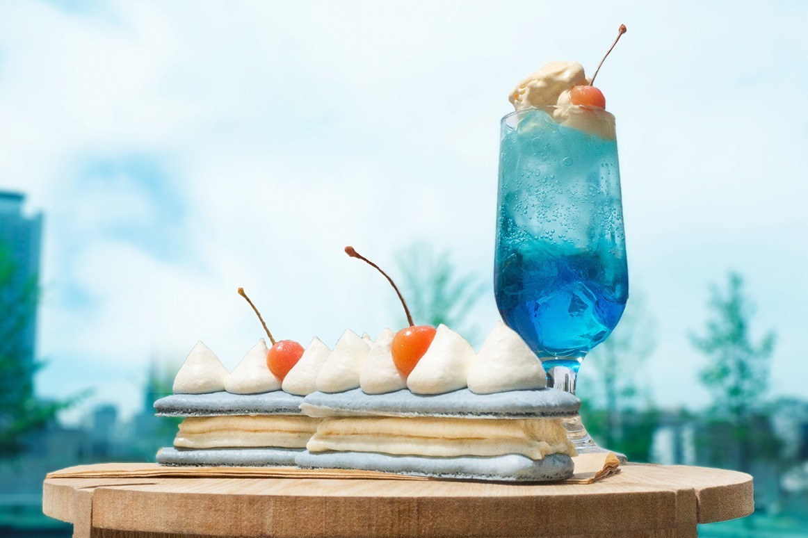 クリームソーダ｜「空のエクレア」がビスポッケ神戸店にて復刻、ソーダ味のマカロン生地×ミルクカスタードクリーム