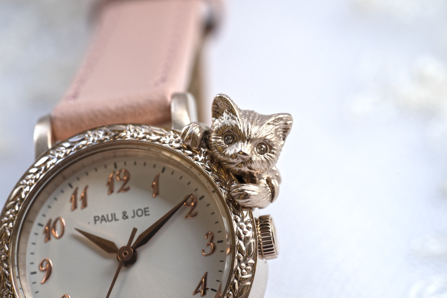 ポール ＆ ジョー“子猫がのぞく”腕時計「タイムレスキャット」新色