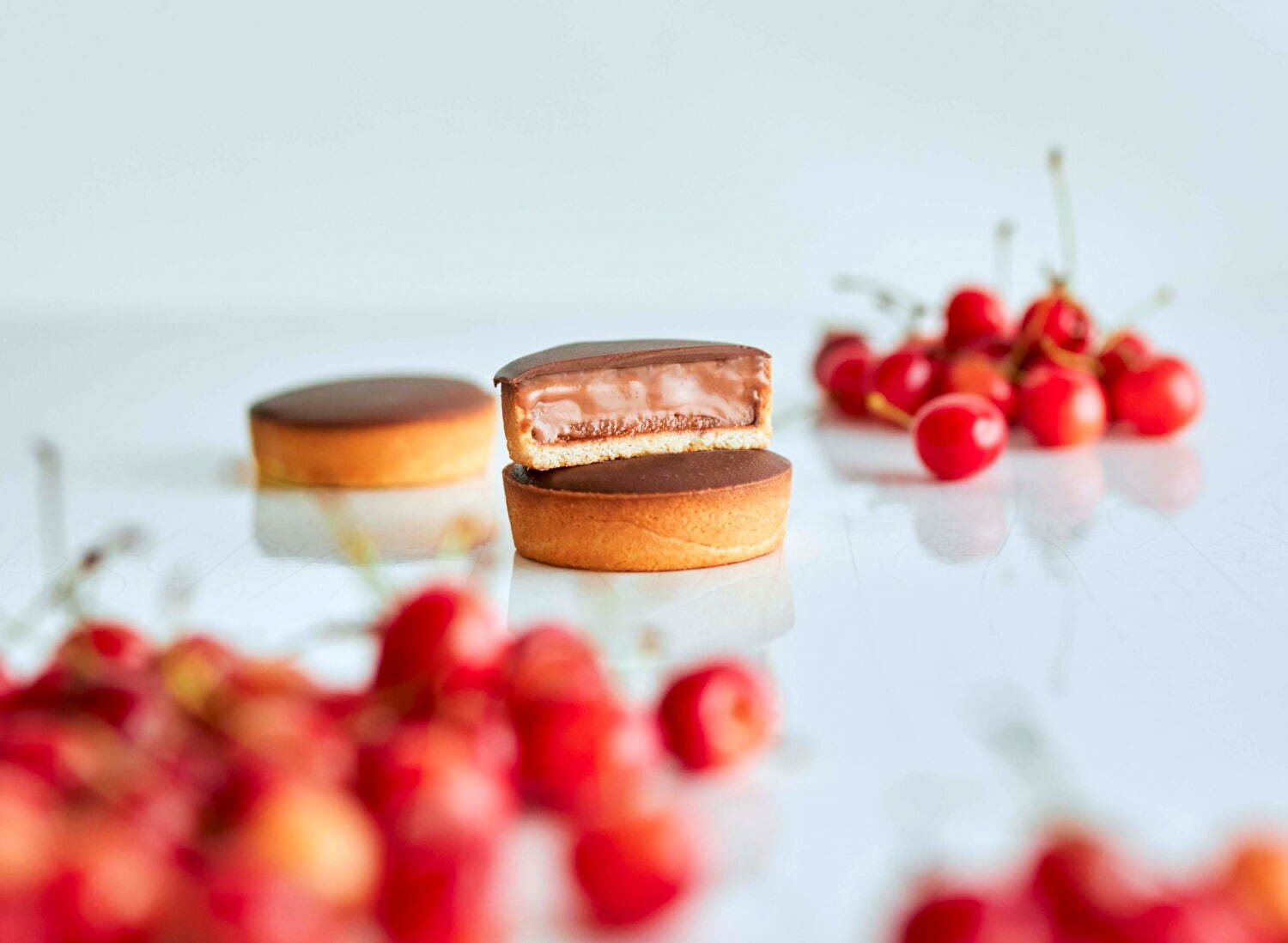 「リッチ生チョコタルト さくらんぼ」3個入り 2,268円
販売店舗：メゾンカカオ ニュウマン横浜店・グランスタ東京店・ジェイアール名古屋タカシマヤ店・大船ルミネウィング店・オンラインショップ