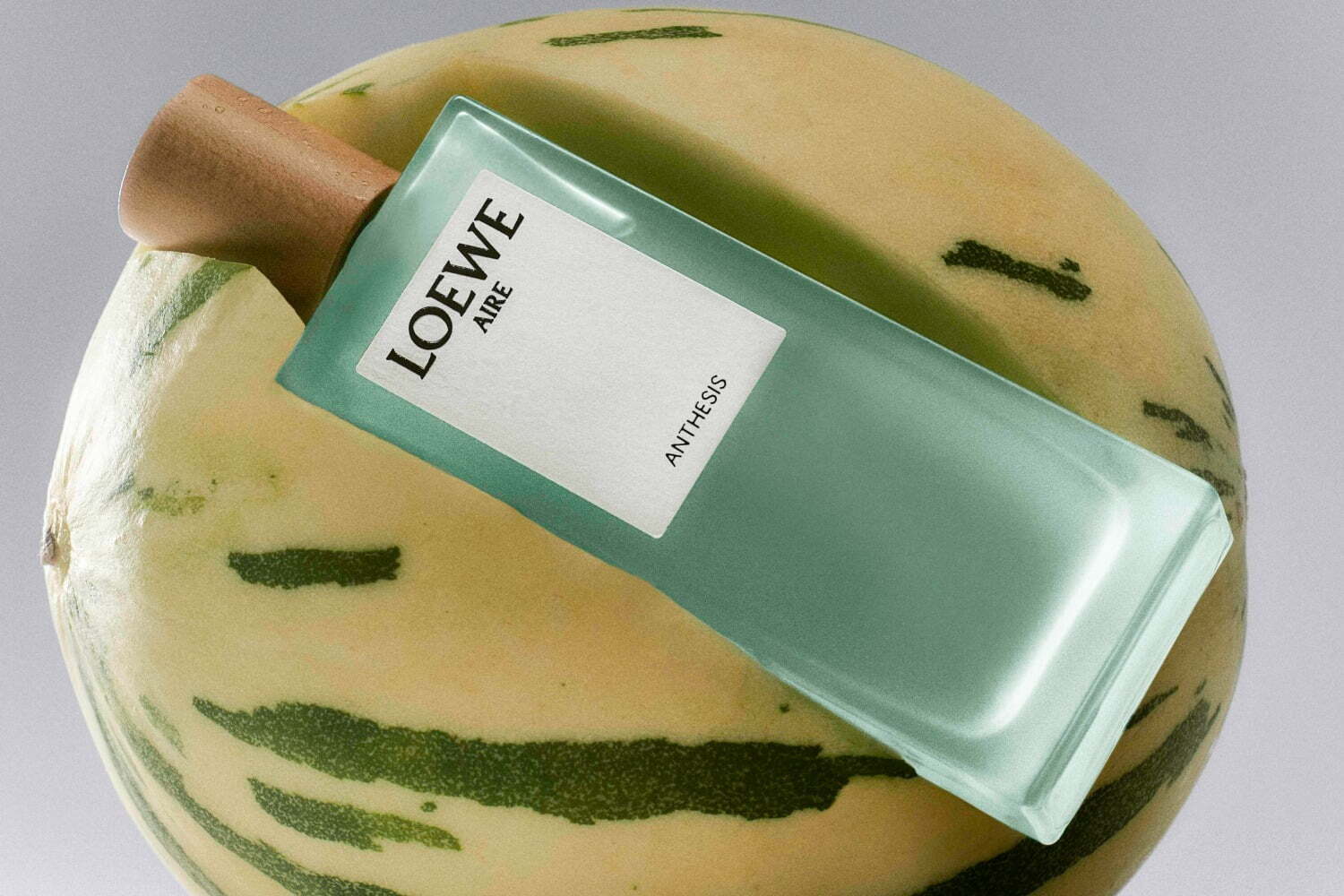 ロエベ フレグランス23年夏香水、初の“ロエベ アコード”採用フルーティフローラルノート