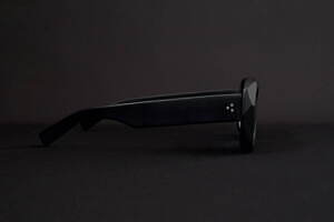 ジョン ローレンス サリバン×ブラン“肉厚フレーム”サングラス、多面体カッティングでシャープに｜写真5