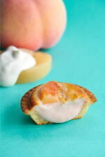 ベイク チーズタルト新作スイーツ、完熟白桃の果肉×“ギリシャヨーグルト”入りチーズムースの限定タルト｜写真7