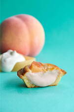 ベイク チーズタルト新作スイーツ、完熟白桃の果肉×“ギリシャヨーグルト”入りチーズムースの限定タルト｜写真6