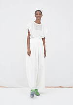 白Tシャツコーデ【2023】大人女子におすすめ！夏のおしゃれな着回し術を"スタイル別”に｜写真6