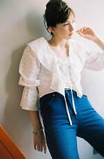 白ブラウスのおすすめコーデ＜2023夏＞甘すぎない“きれいめ”スタイル＆着こなしのポイントも｜写真9