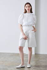 白ブラウスのおすすめコーデ＜2023夏＞甘すぎない“きれいめ”スタイル＆着こなしのポイントも｜写真11