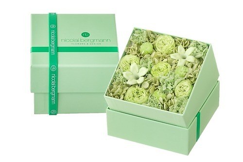 ニコライ バーグマン夏限定フラワーボックス、爽やかなミントグリーンやスカイブルーの花々