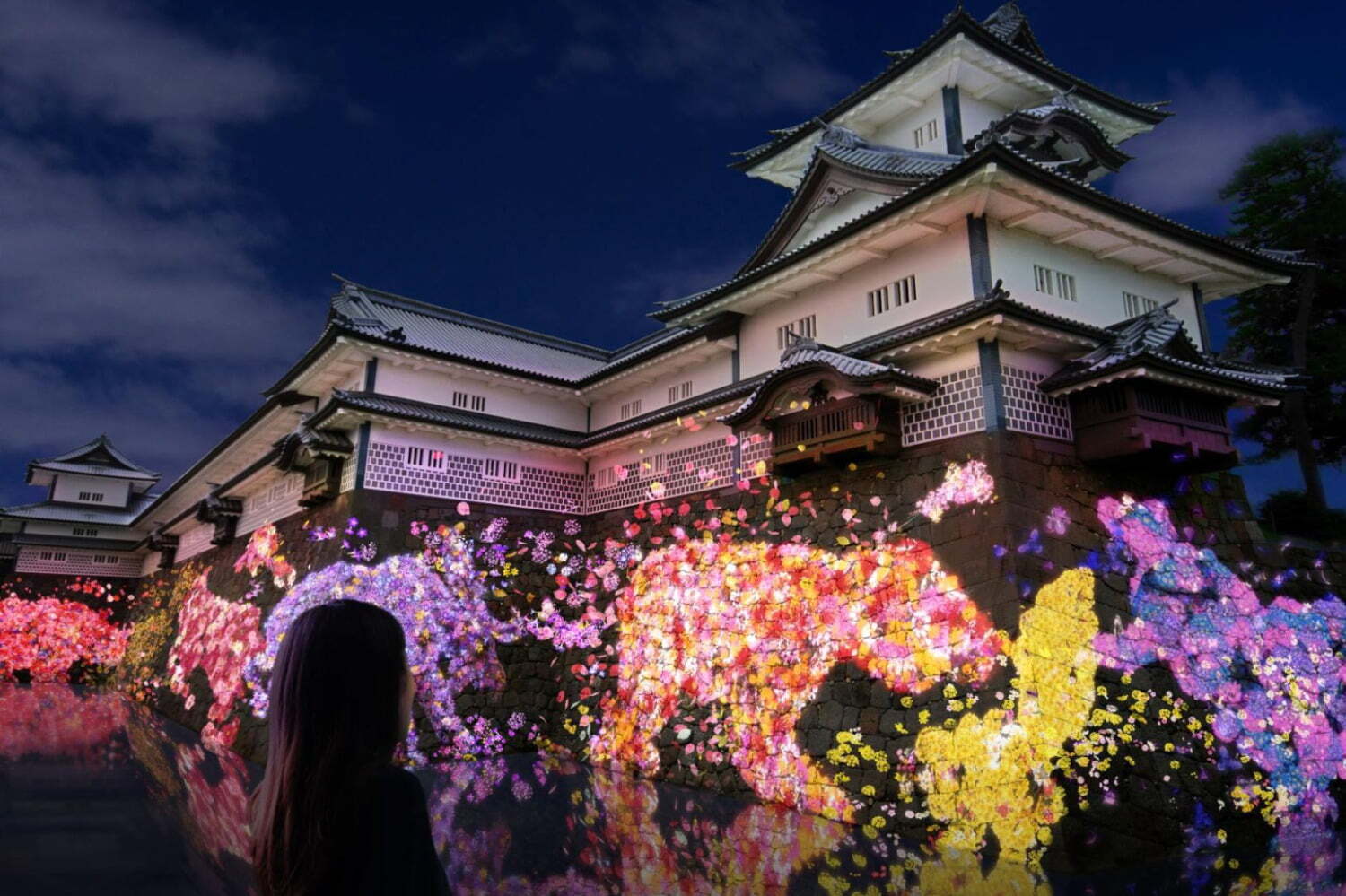 デジタル｜アート展「チームラボ 金沢城 光の祭」石川・金沢城公園で、花々が描く“石垣を歩く動物たち”など